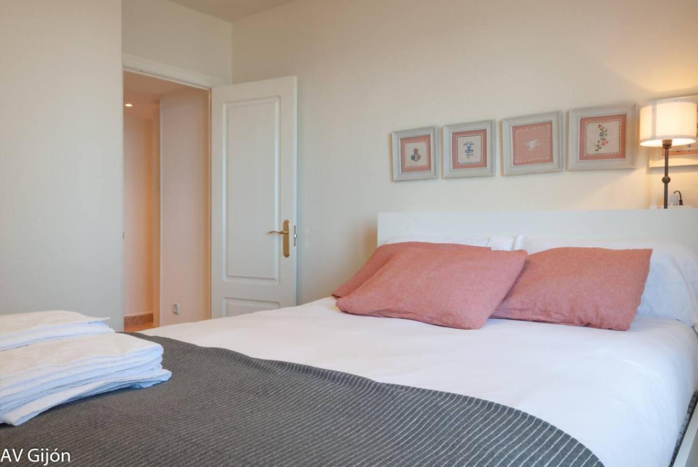 Av Aguado 44 Apartment Gijon Bagian luar foto